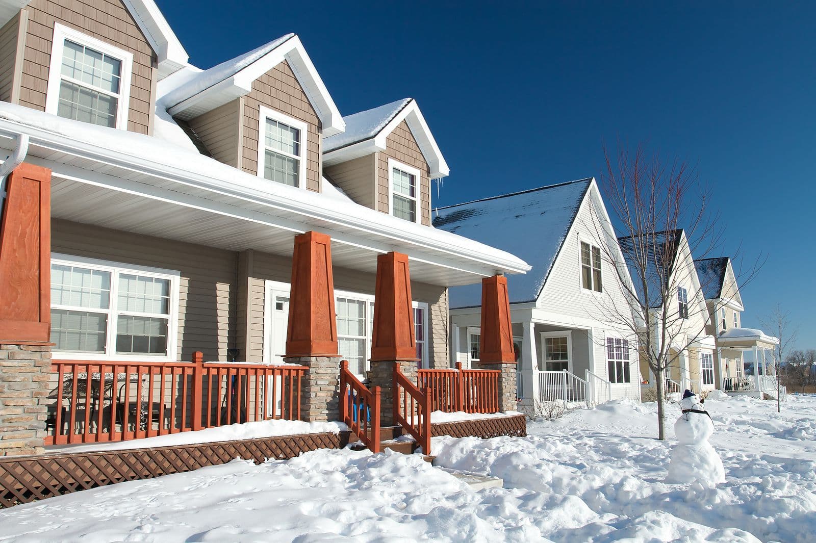 Winter-neighborhood-homes